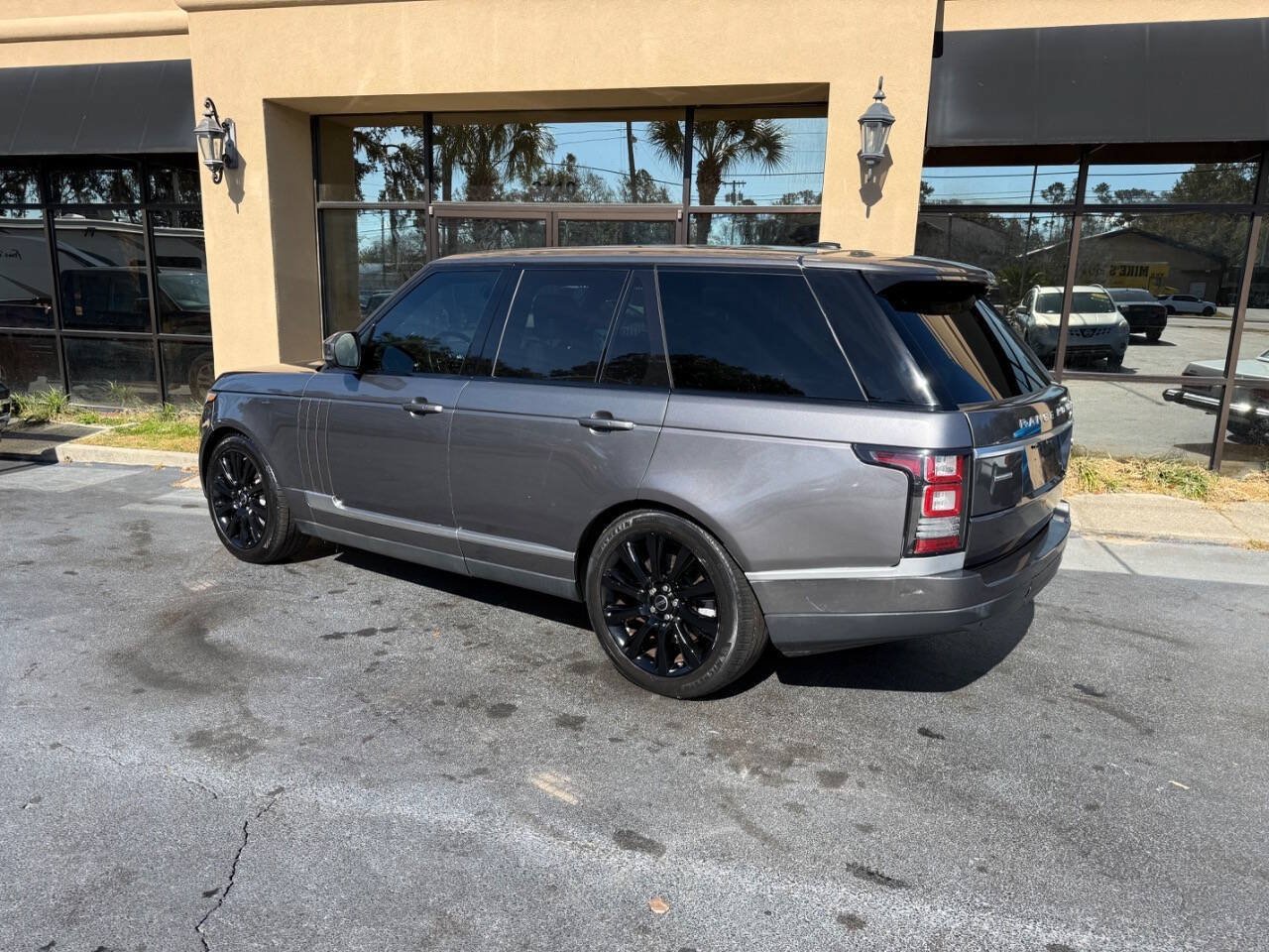 Used 2015 Land Rover Range Rover Supercharged AWD/4WD image 3
