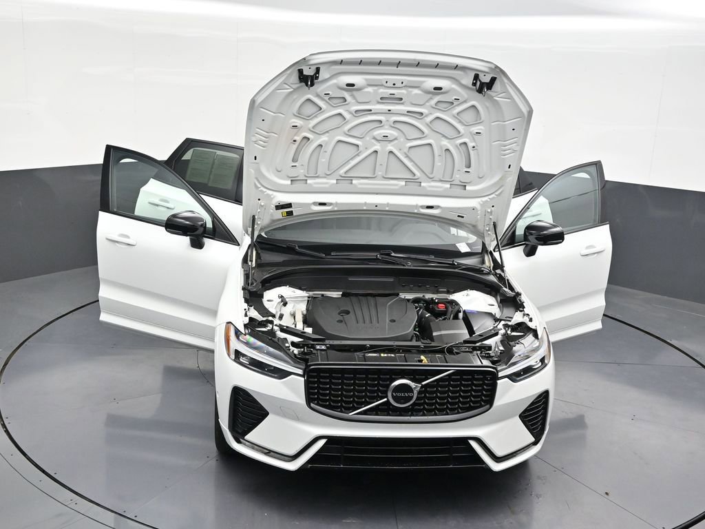 Used 2023 Volvo XC60 B5 Plus FWD image 34