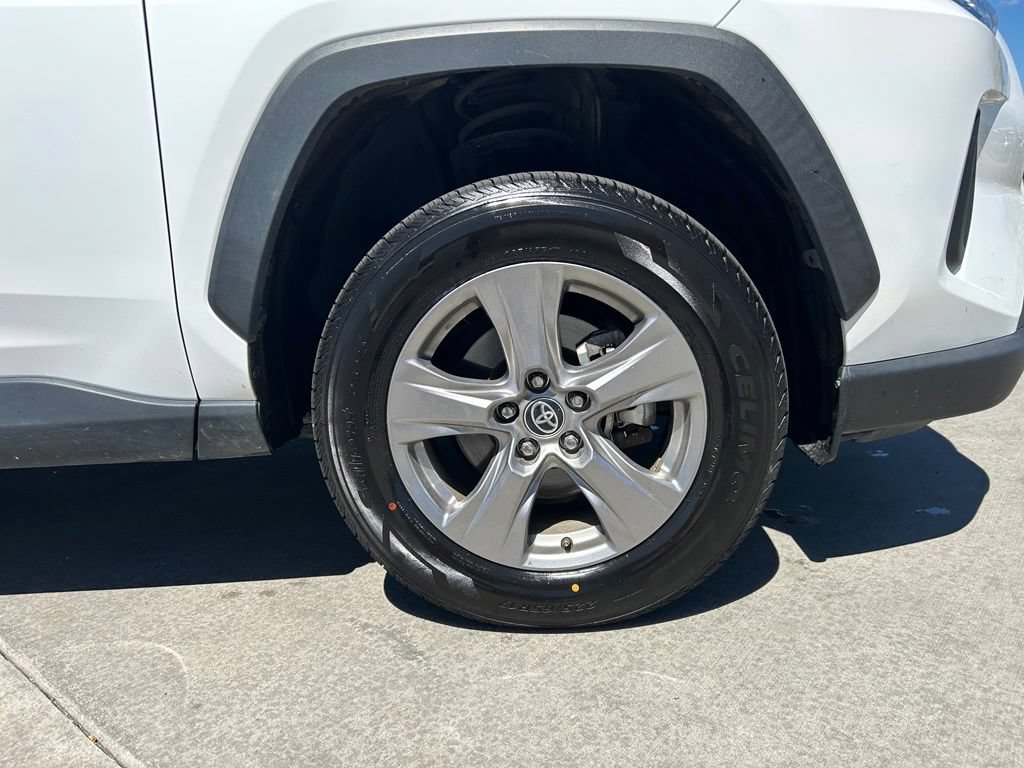 Used 2025 Toyota RAV4 XLE AWD/4WD image 32