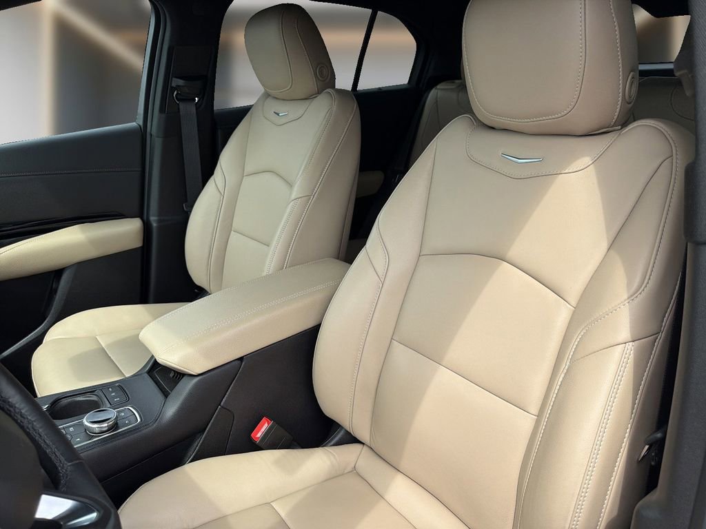 Used 2024 Cadillac XT4 Luxury w/ Cold Weather Package FWD image 13