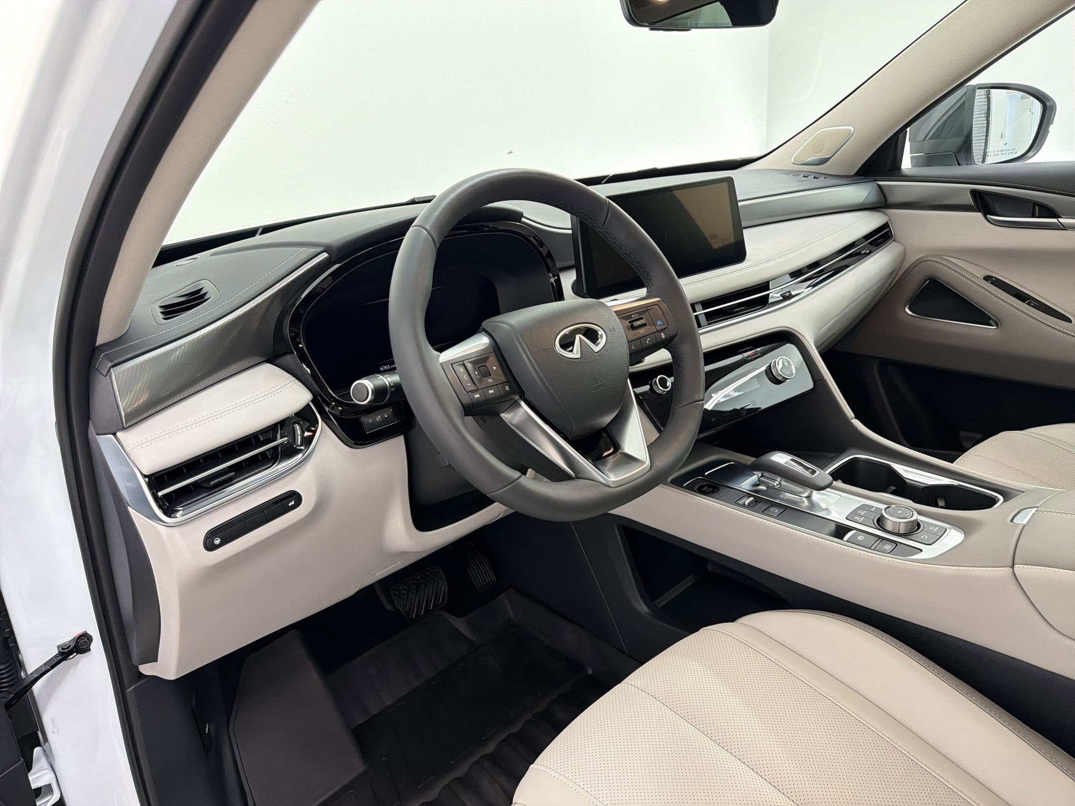 Used 2026 INFINITI QX60 Luxe w/ Cargo Package FWD image 4