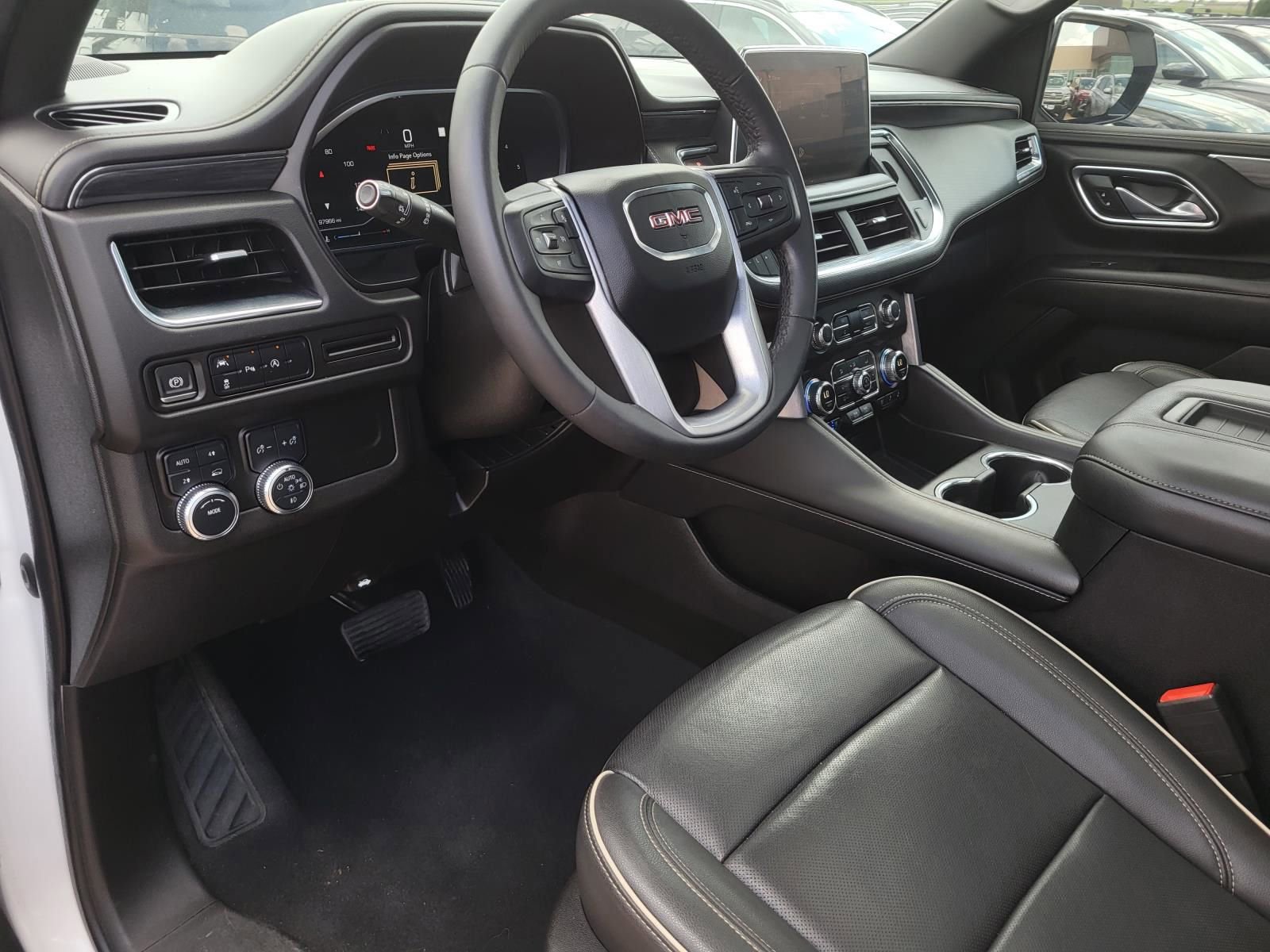 Used 2023 GMC Yukon XL SLT AWD/4WD image 25