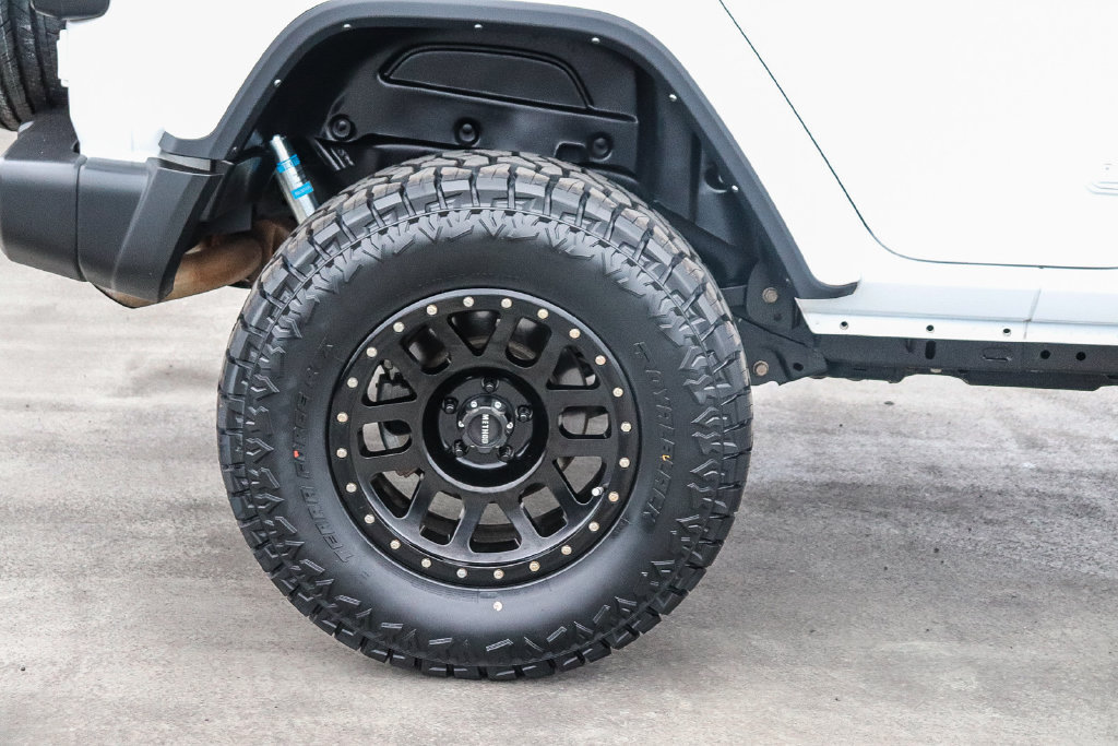 Used 2023 Jeep Wrangler Unlimited Sahara AWD/4WD image 12