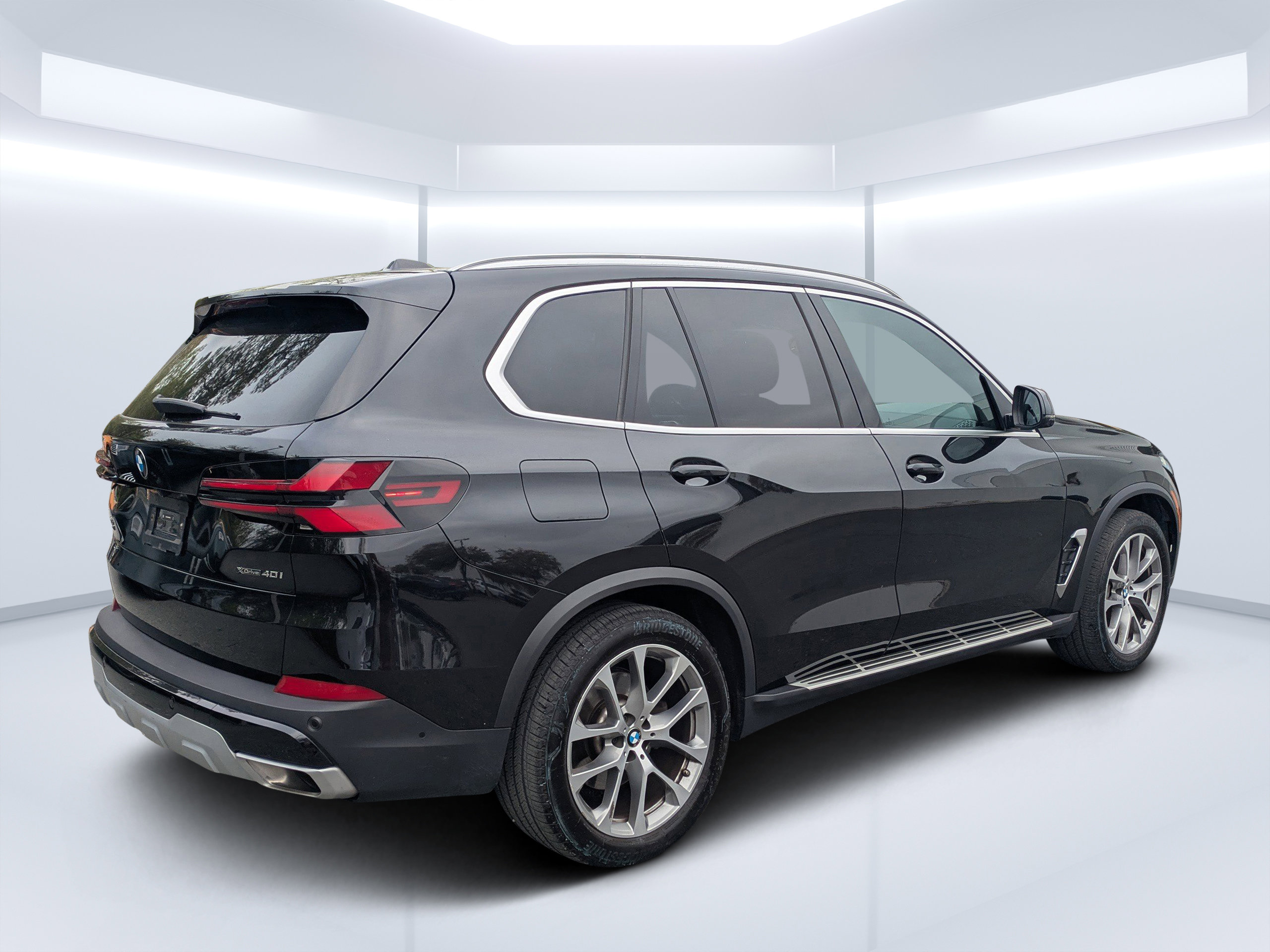 Used 2025 BMW X5 xDrive40i AWD/4WD image 3