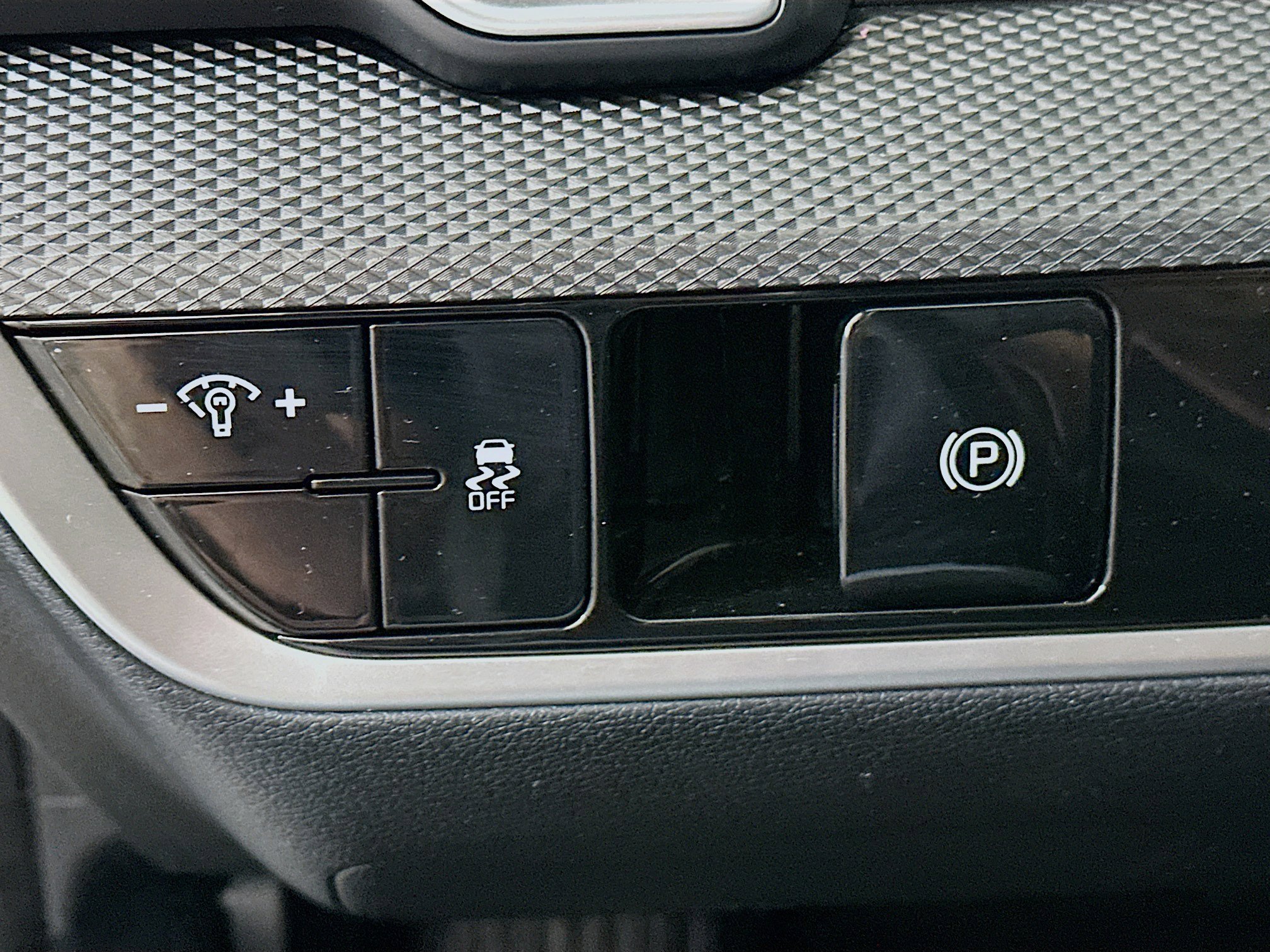 Used 2025 Kia Sportage LX image 17