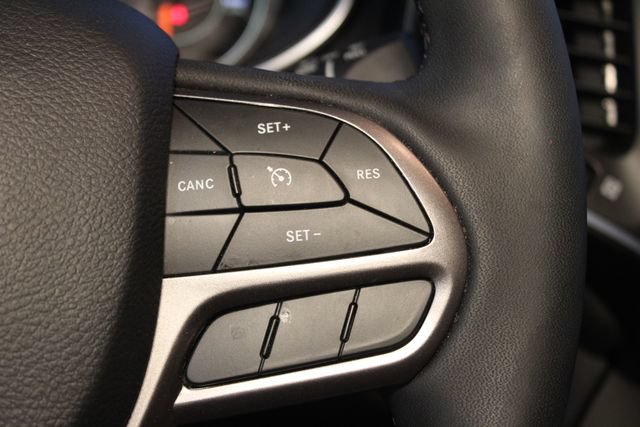 Used 2021 Jeep Cherokee Latitude AWD/4WD image 17