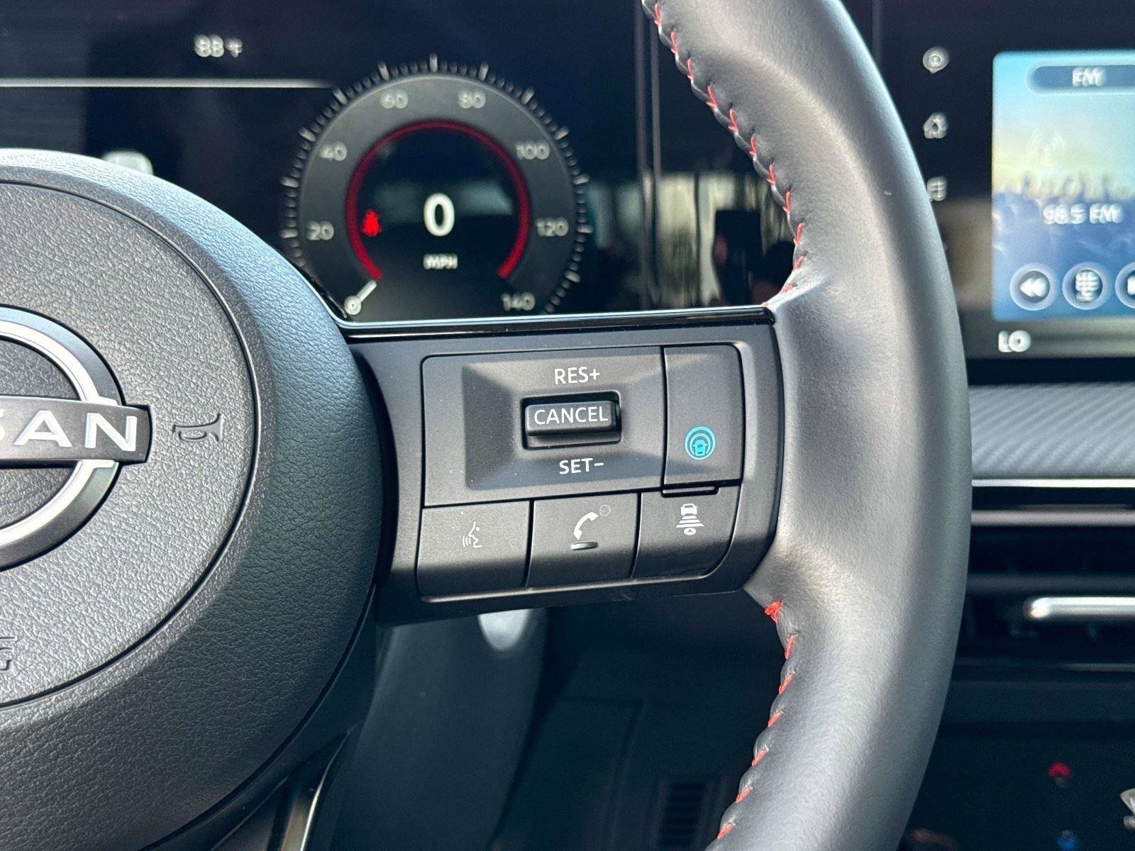 Used 2025 Nissan Kicks SR AWD/4WD image 27