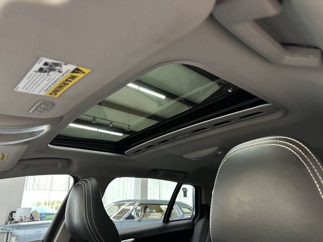 Used 2018 Volvo V60 T5 Dynamic w/ Vision Package image 31