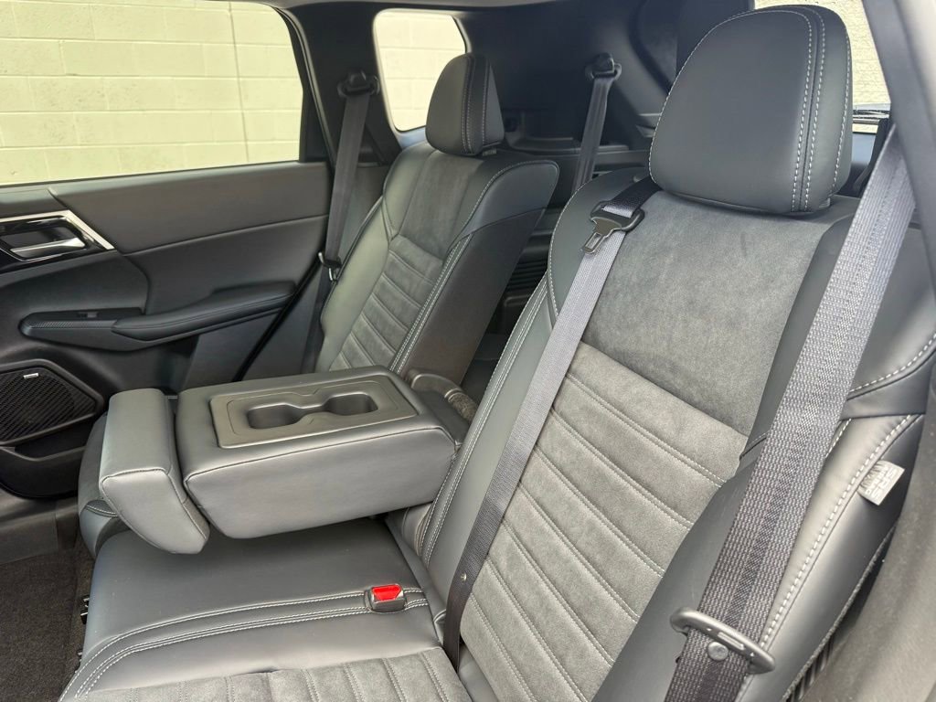 New 2026 Mitsubishi Outlander SE image 24