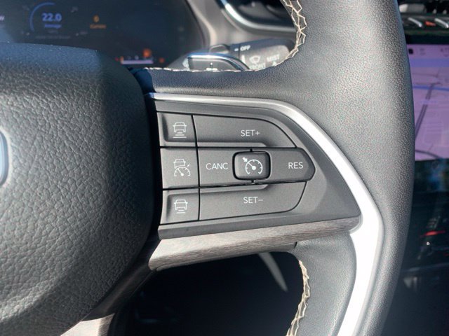 Used 2024 Jeep Grand Cherokee Limited w/ Luxury Tech Group II AWD/4WD image 26