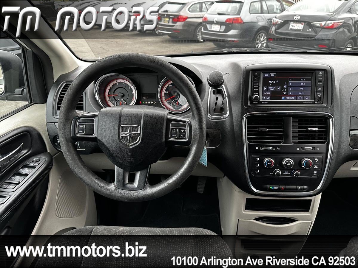 Used 2018 Dodge Grand Caravan SE FWD image 13