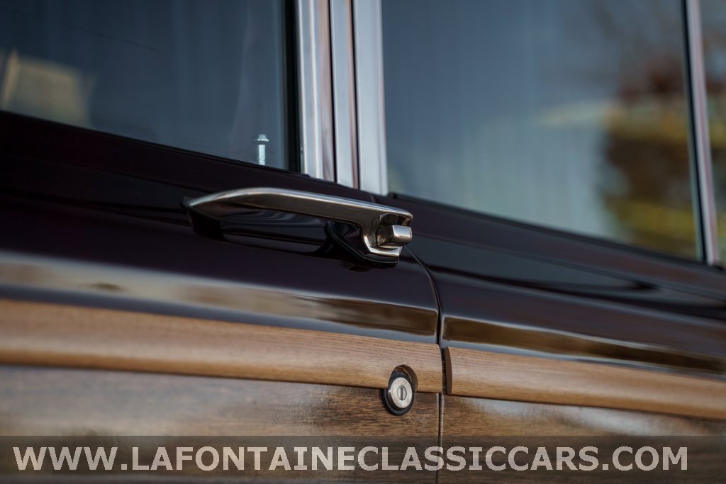 Used 1991 Jeep Grand Wagoneer Base image 24