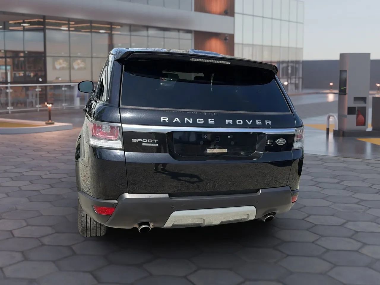 Used 2014 Land Rover Range Rover Sport HSE image 9