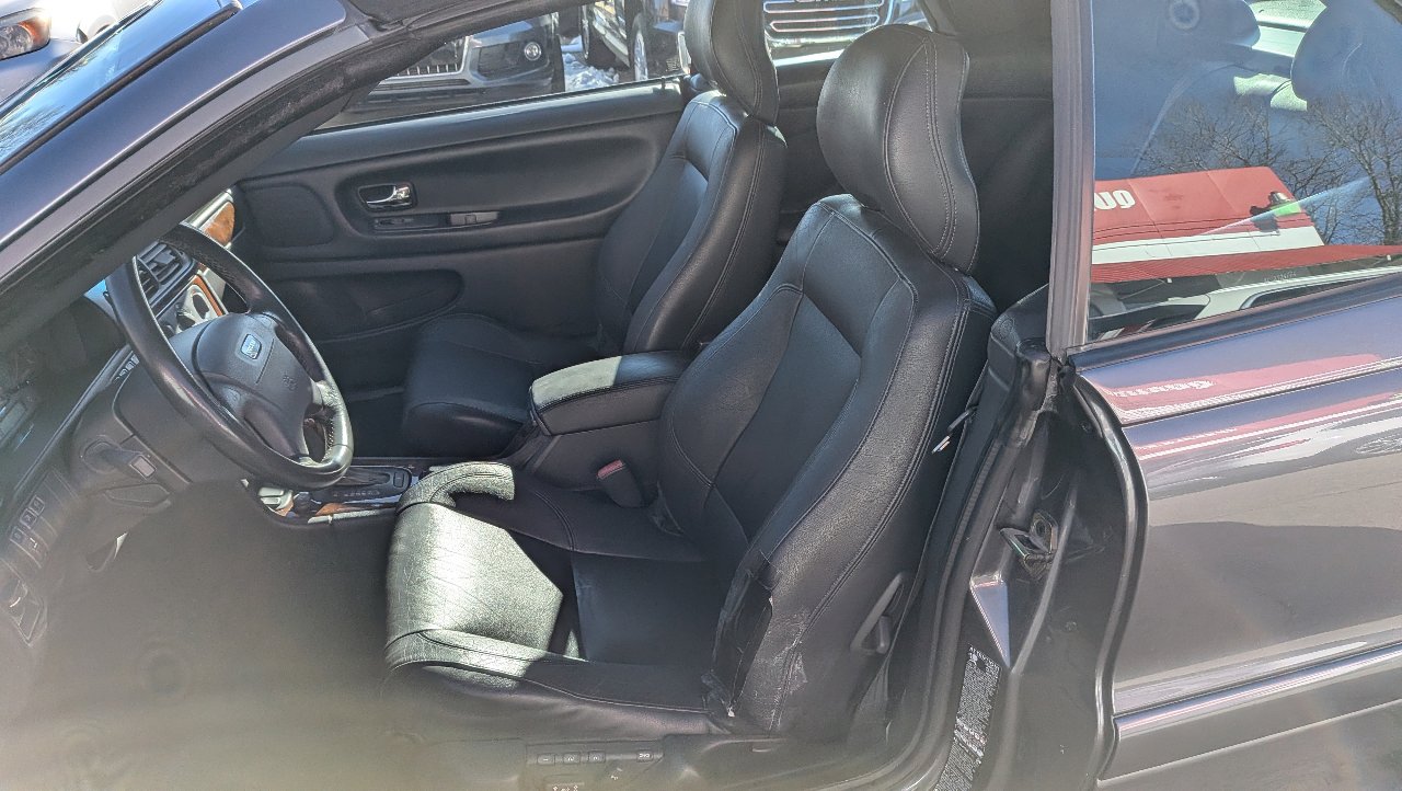 Used 2004 Volvo C70 HT image 9