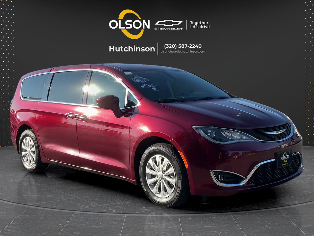 Used 2019 Chrysler Pacifica Touring Plus w/ Cold Weather Group FWD image 13