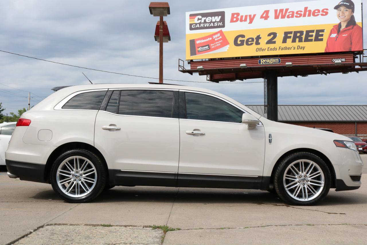 Used 2019 Lincoln MKT AWD image 8
