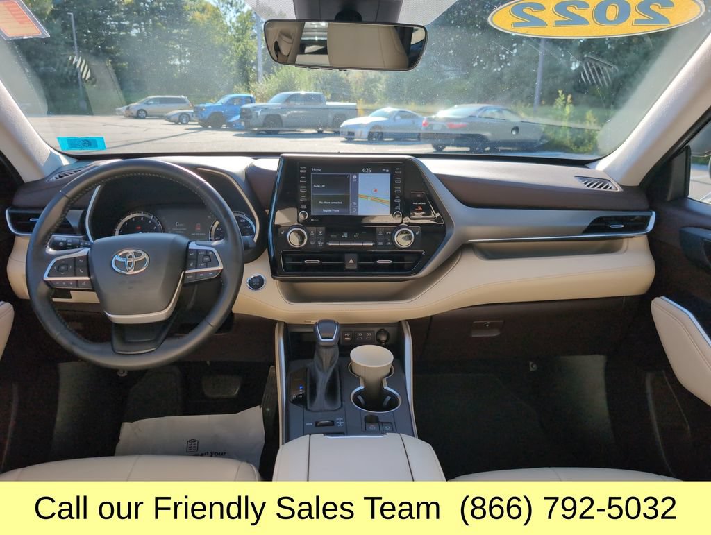 Used 2022 Toyota Highlander XLE AWD/4WD image 15
