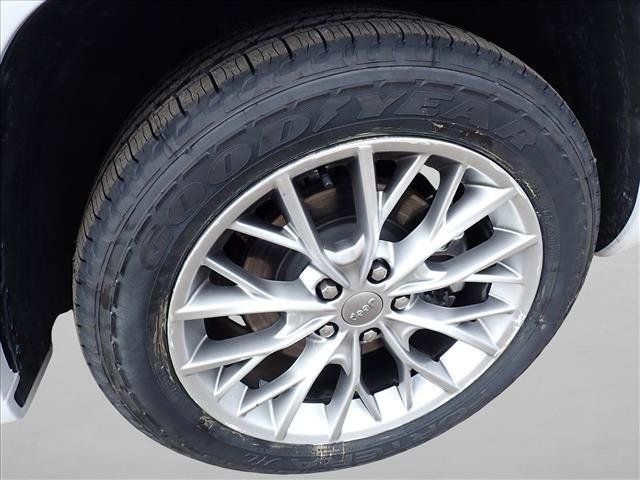 Used 2023 Jeep Grand Cherokee Summit w/ Advanced Protech Group IV AWD/4WD image 7