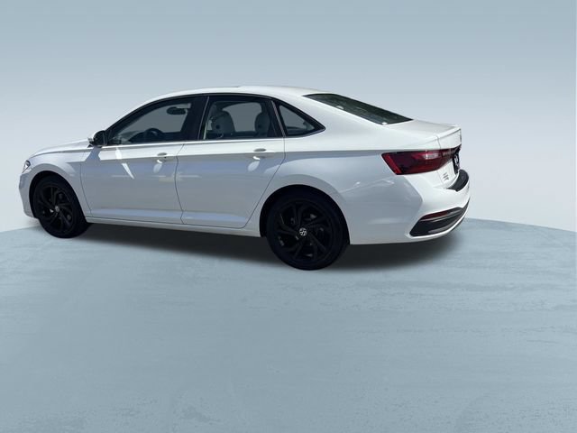 Used 2026 Volkswagen Jetta SE FWD image 8