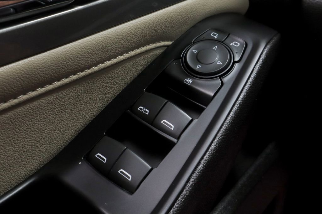 Used 2023 Chevrolet Traverse LT FWD image 25
