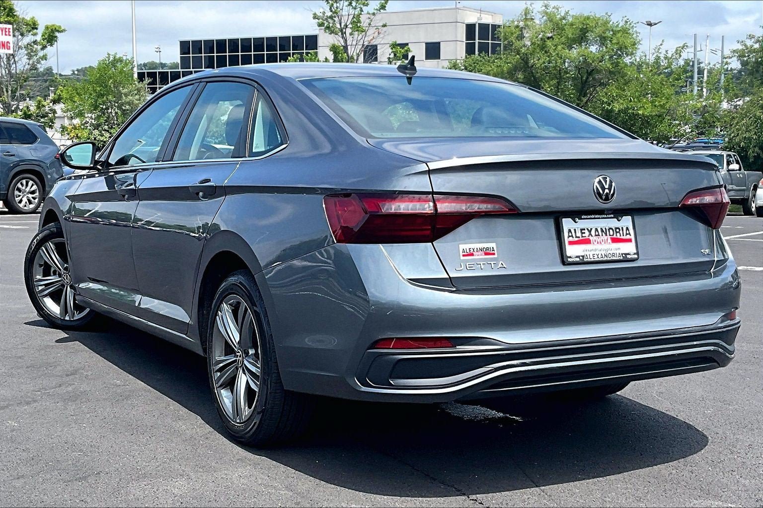 Used 2024 Volkswagen Jetta SE FWD image 11