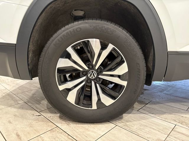 Used 2025 Volkswagen Atlas SE image 34