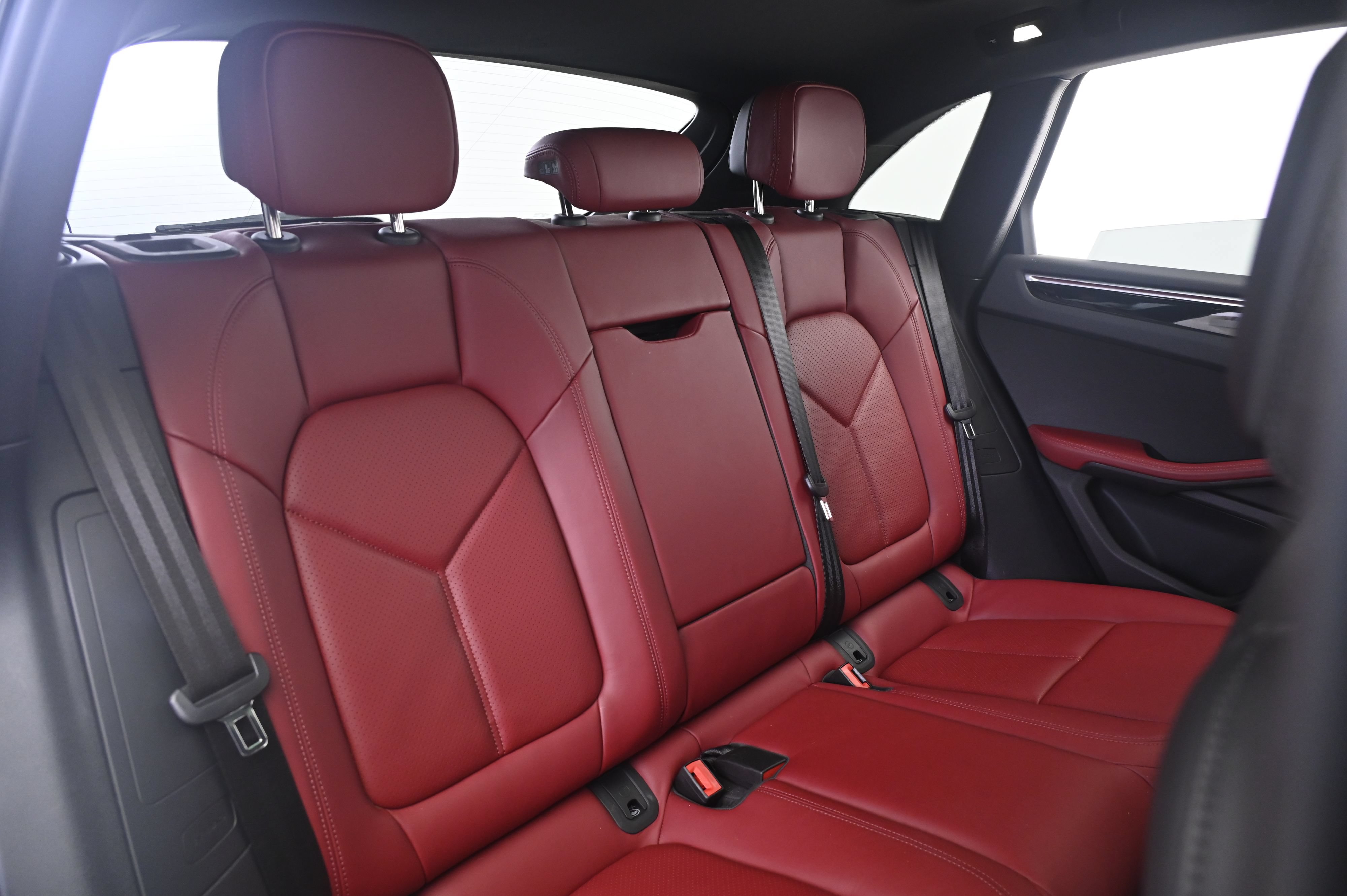 Certified 2022 Porsche Macan AWD/4WD image 19