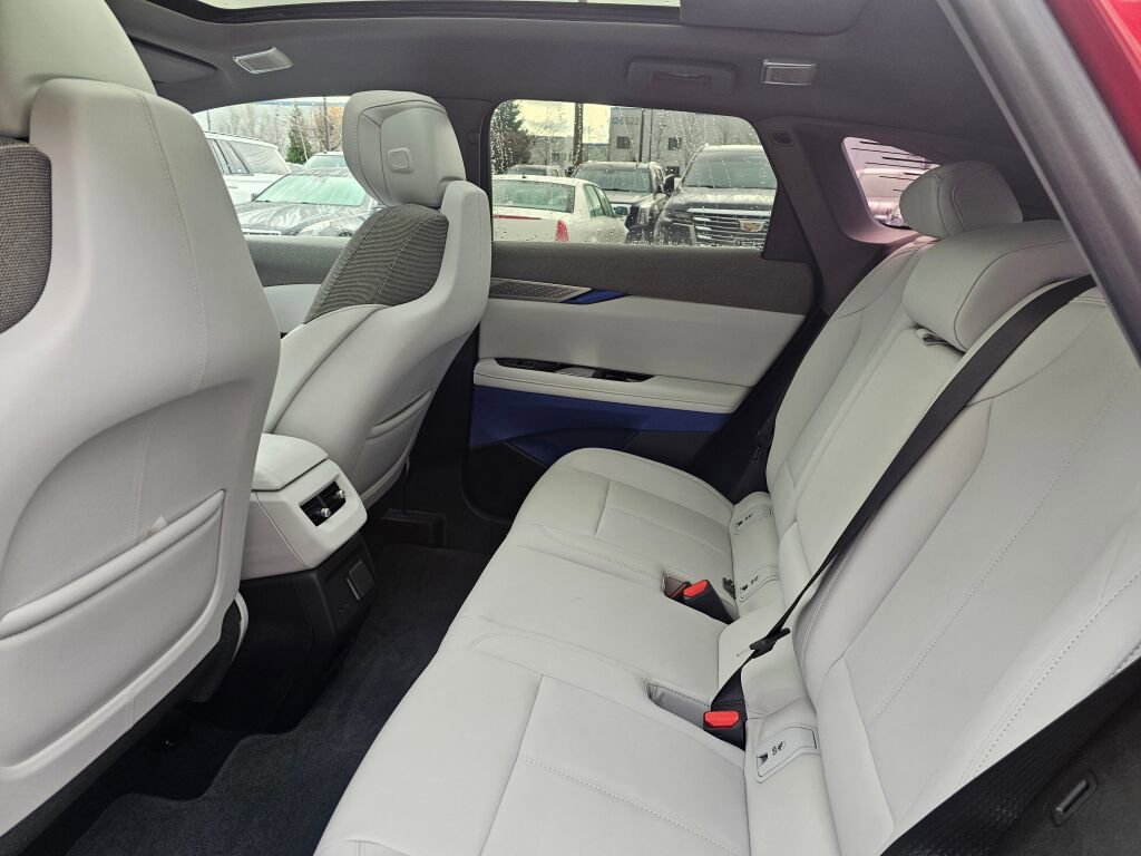New 2026 Cadillac Optiq Luxury 1 image 22