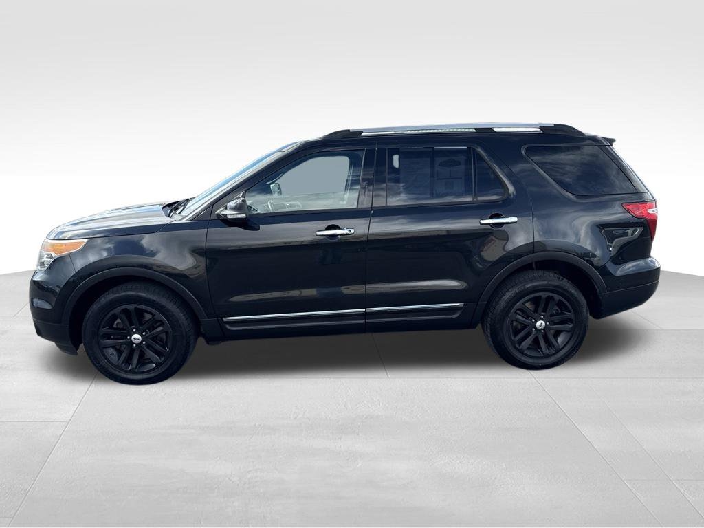 Used 2014 Ford Explorer XLT w/ Equipment Group 202A AWD/4WD image 2