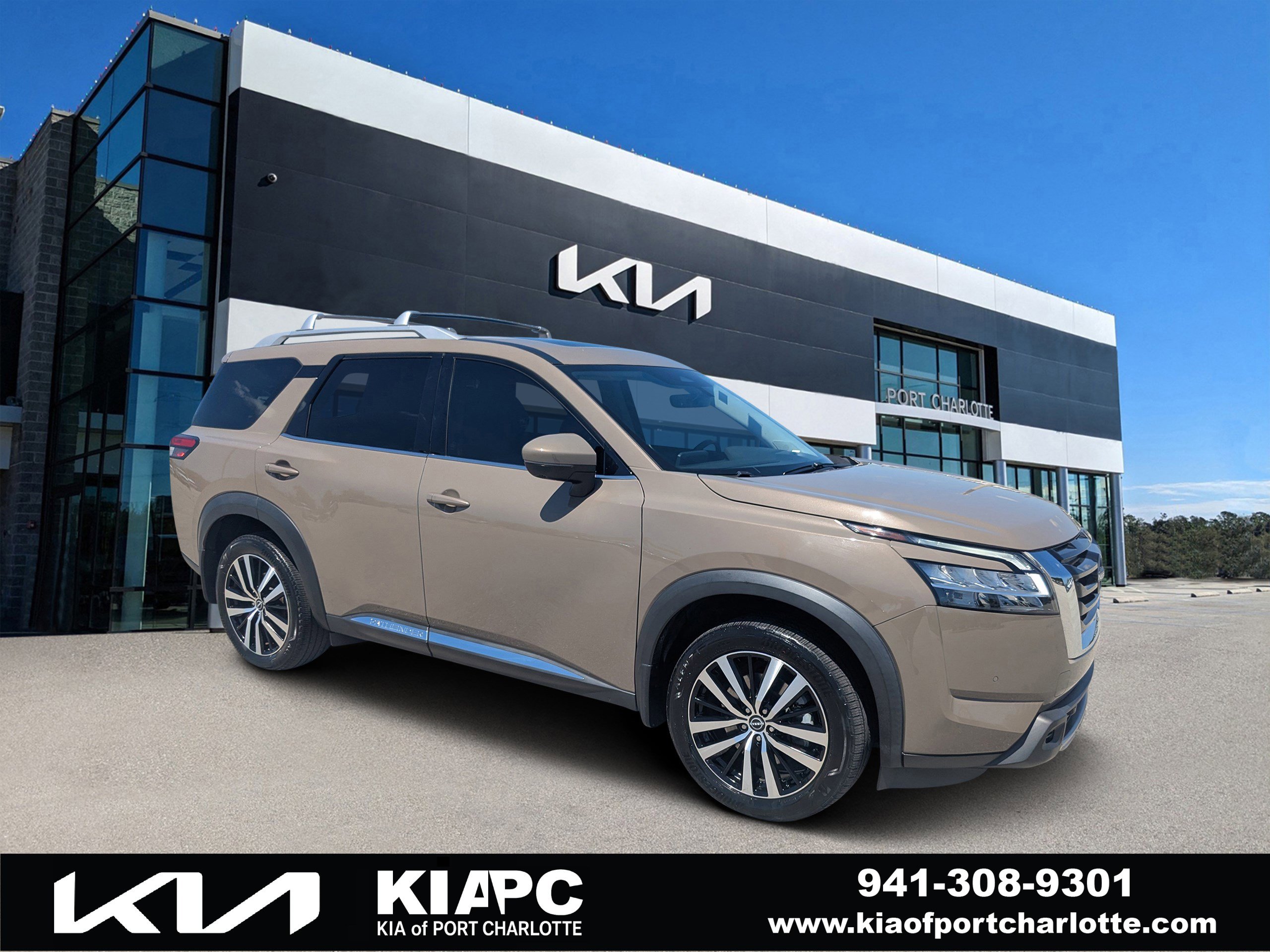 Used 2024 Nissan Pathfinder Platinum FWD image 1