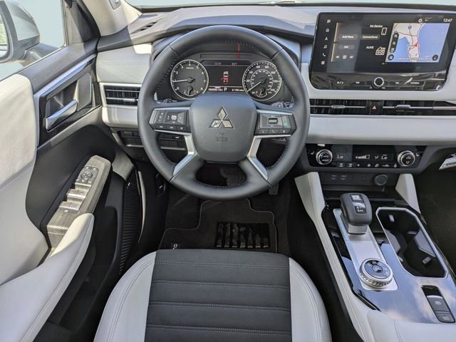 New 2026 Mitsubishi Outlander SE image 17