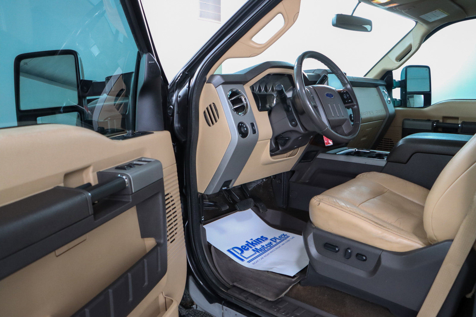 Used 2015 Ford F250 Lariat w/ Chrome Package image 3