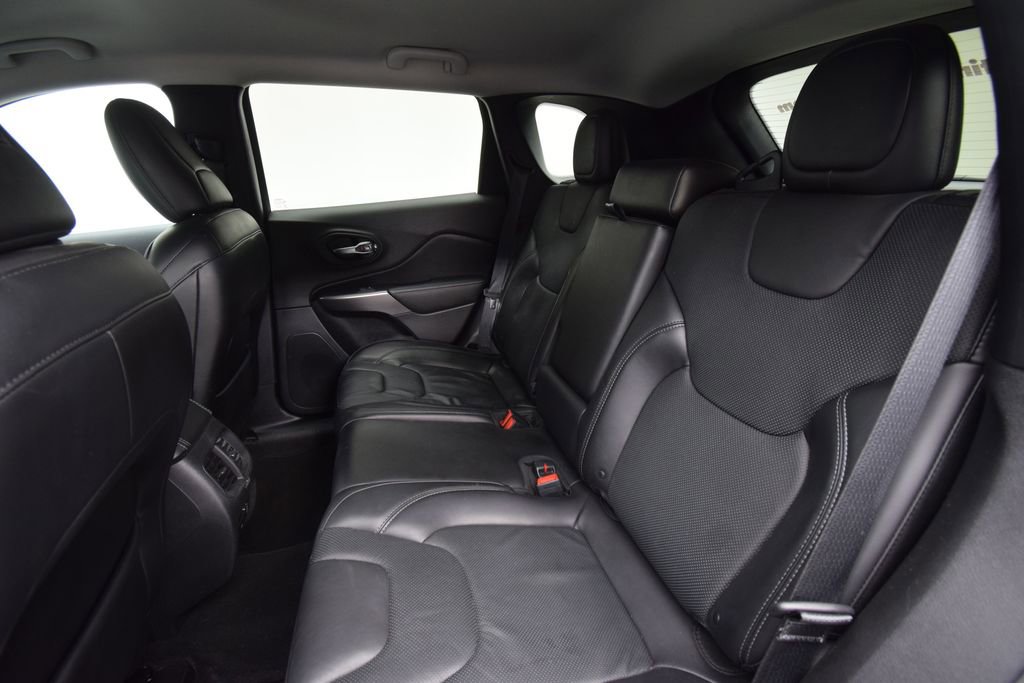 Used 2019 Jeep Cherokee Limited image 23