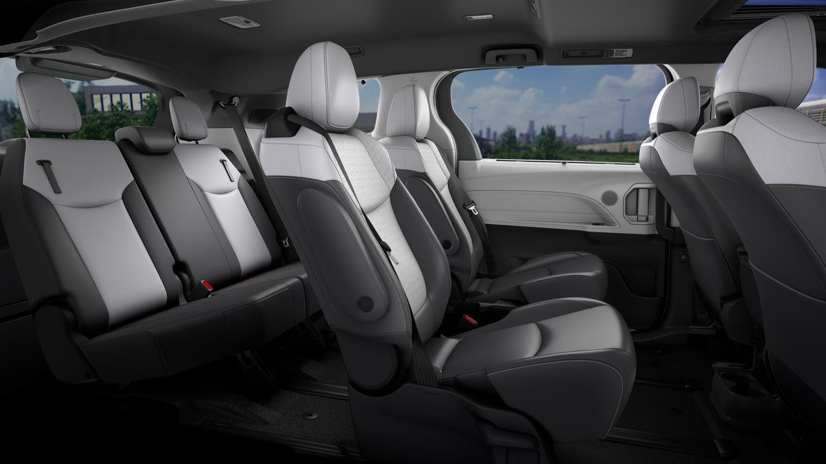 New 2026 Toyota Sienna XSE FWD image 2