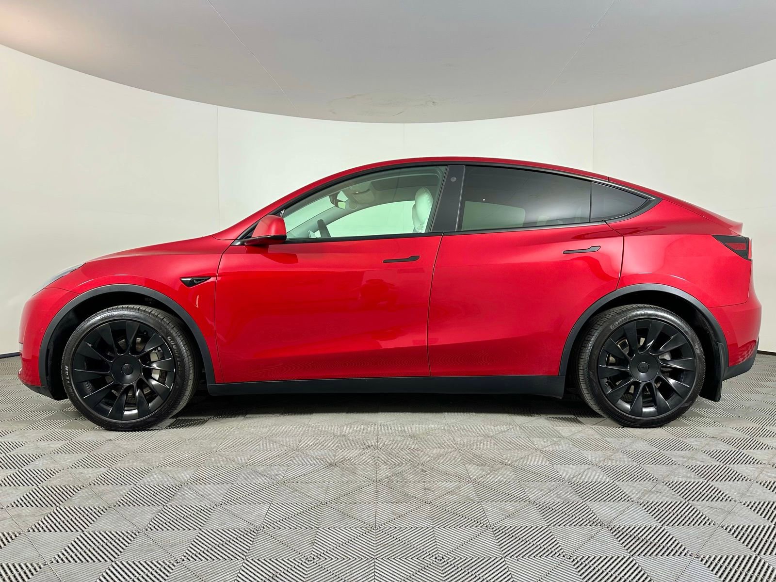 Used 2021 Tesla Model Y Long Range AWD/4WD image 16