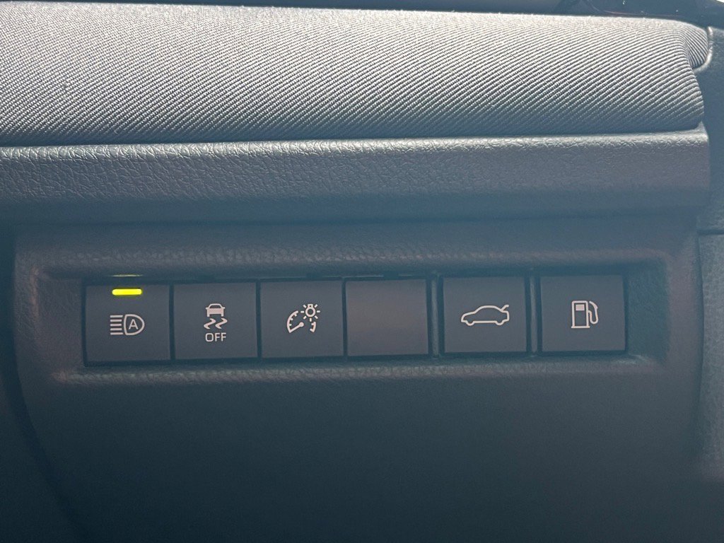 Used 2025 Toyota Camry LE image 14