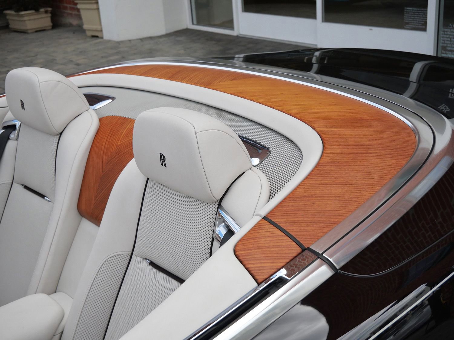 Used 2017 Rolls-Royce Dawn RWD image 23
