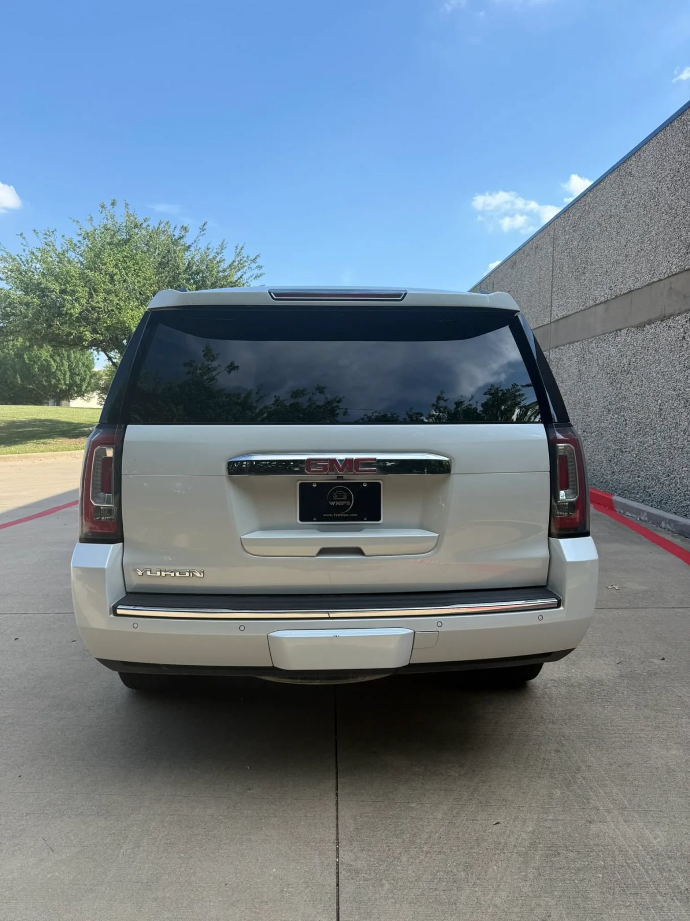 Used 2017 GMC Yukon Denali w/ Open Road Package AWD/4WD image 4