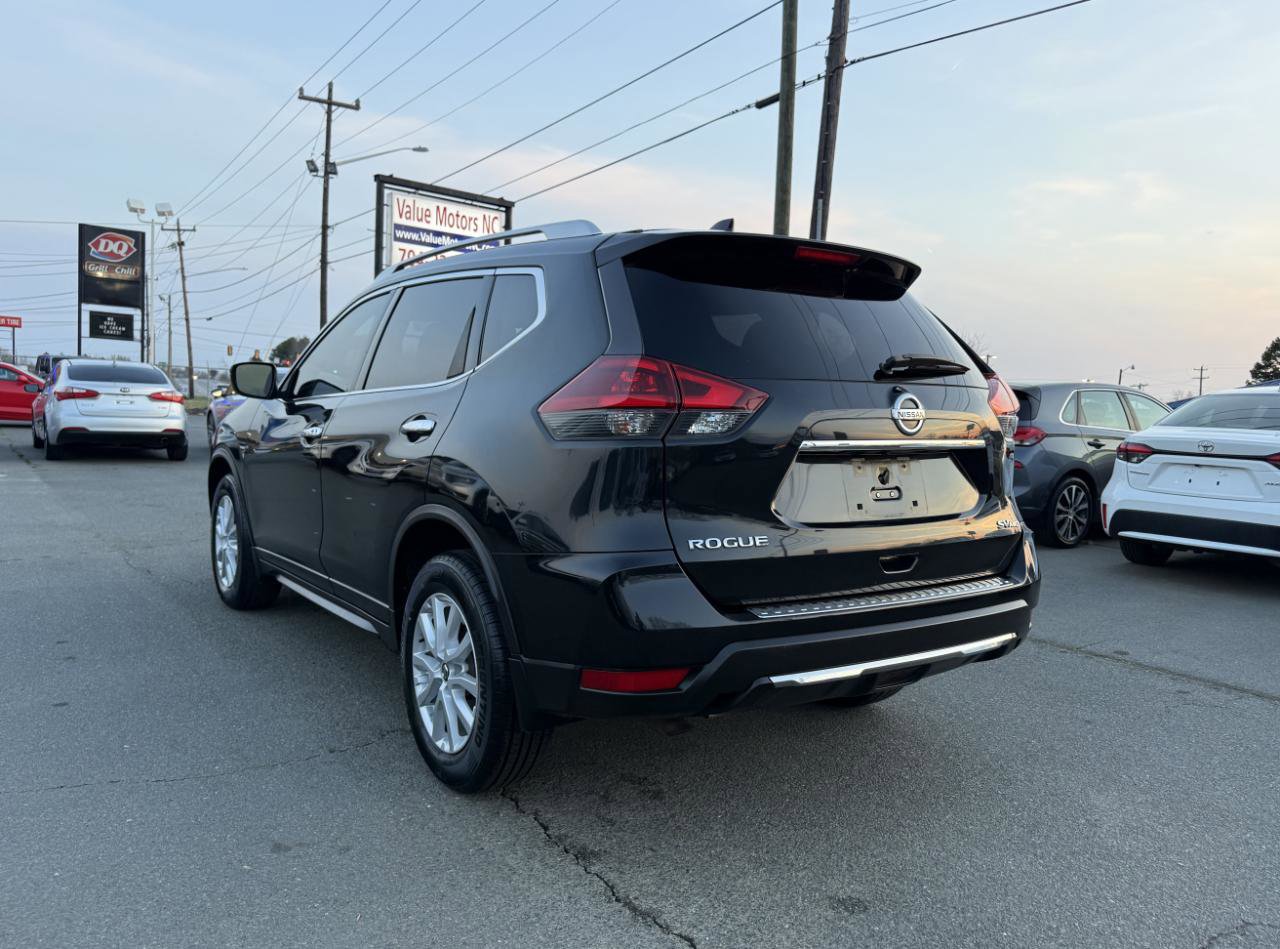 Used 2018 Nissan Rogue SV image 4
