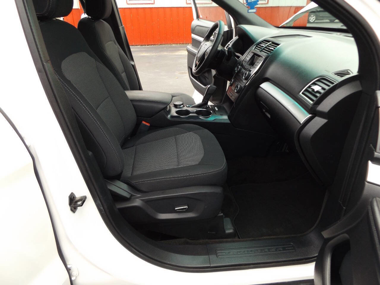 Used 2016 Ford Explorer XLT image 21