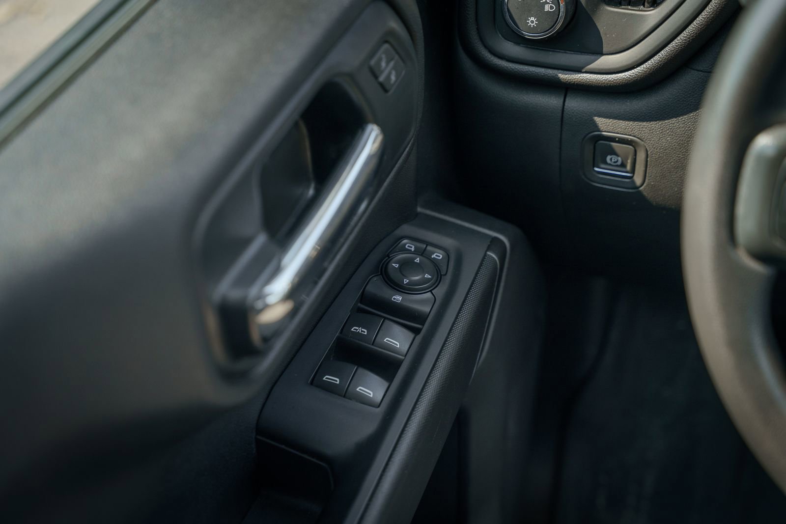 Used 2022 Chevrolet Silverado 1500 Custom AWD/4WD image 27