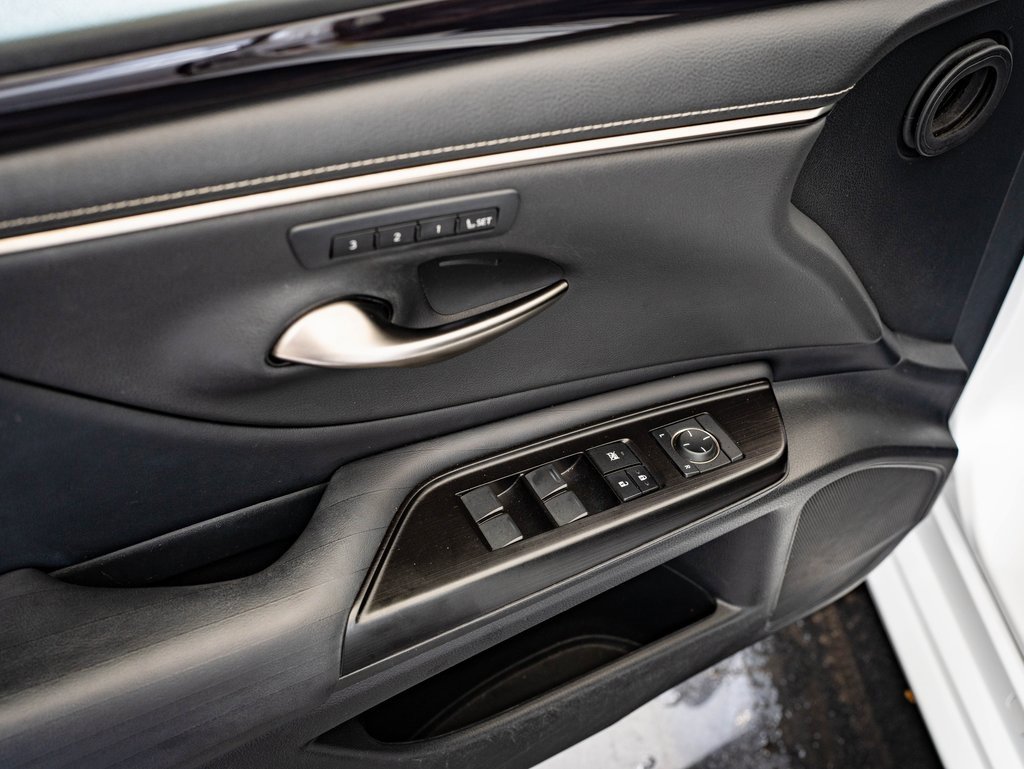 Certified 2019 Lexus ES 350 w/ Accessory Package 2 image 22