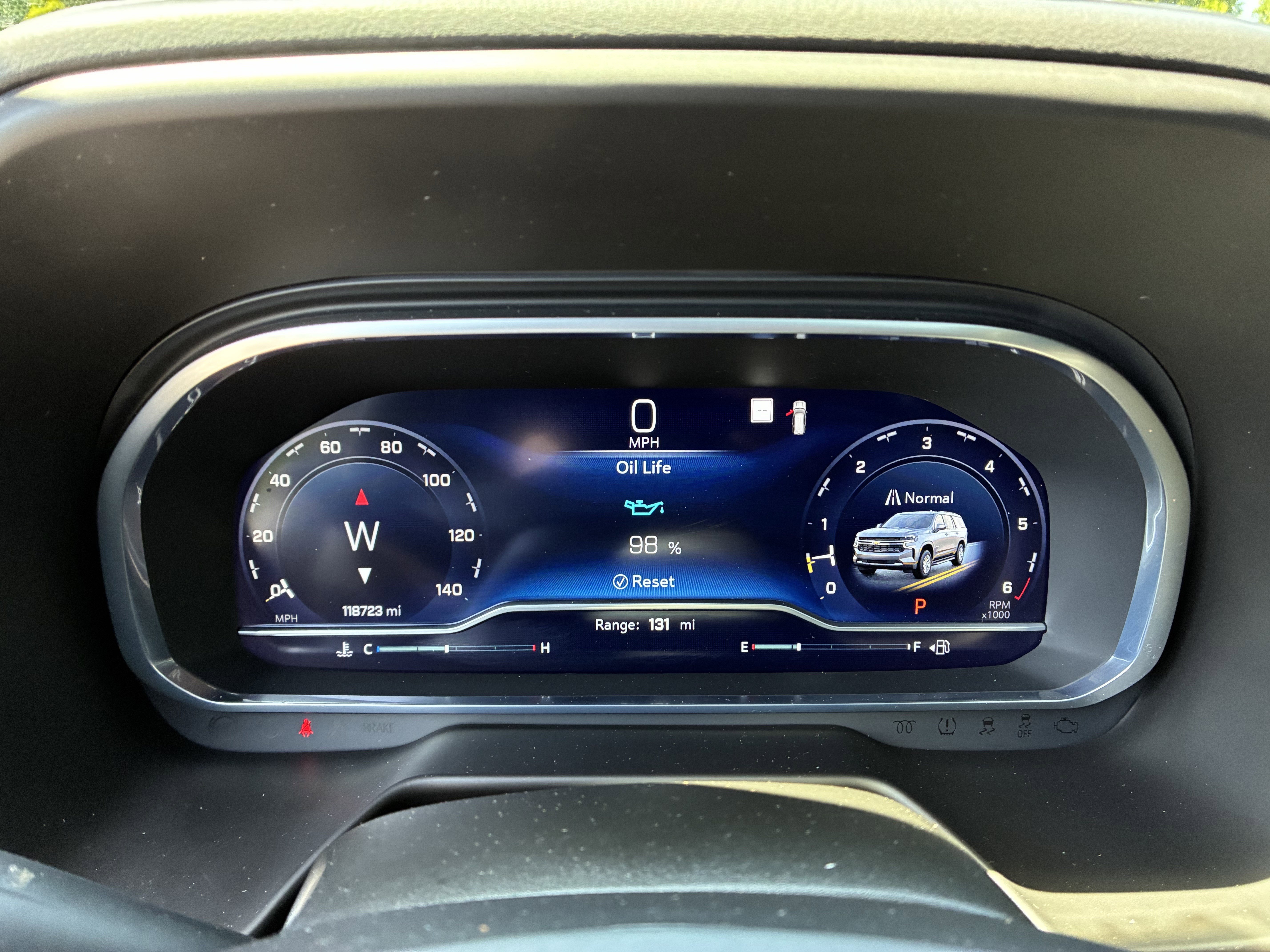 Used 2023 Chevrolet Suburban LT RWD image 32