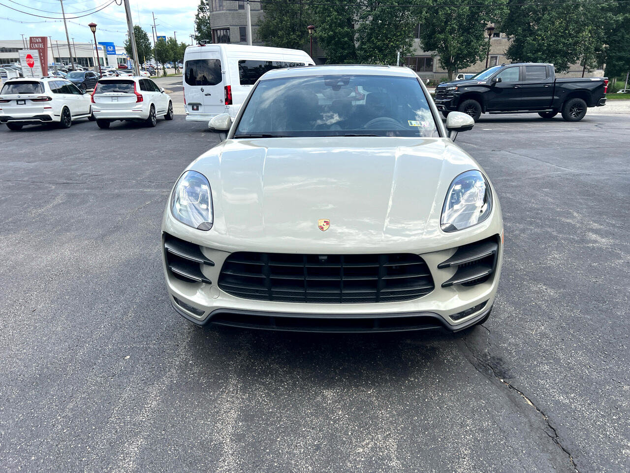 Used 2018 Porsche Macan Turbo image 2