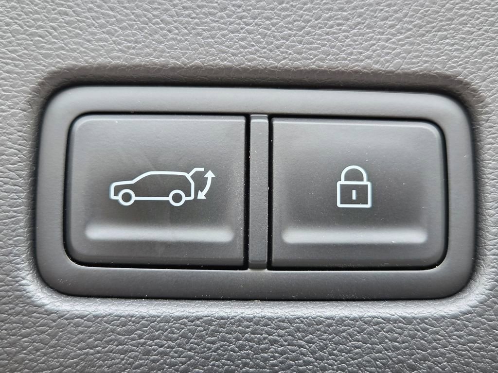 Used 2025 Hyundai Santa Fe SEL FWD image 32