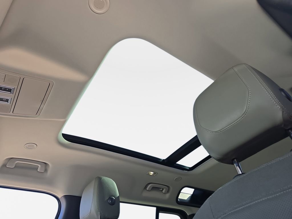 Used 2021 Land Rover Defender 110 SE image 33