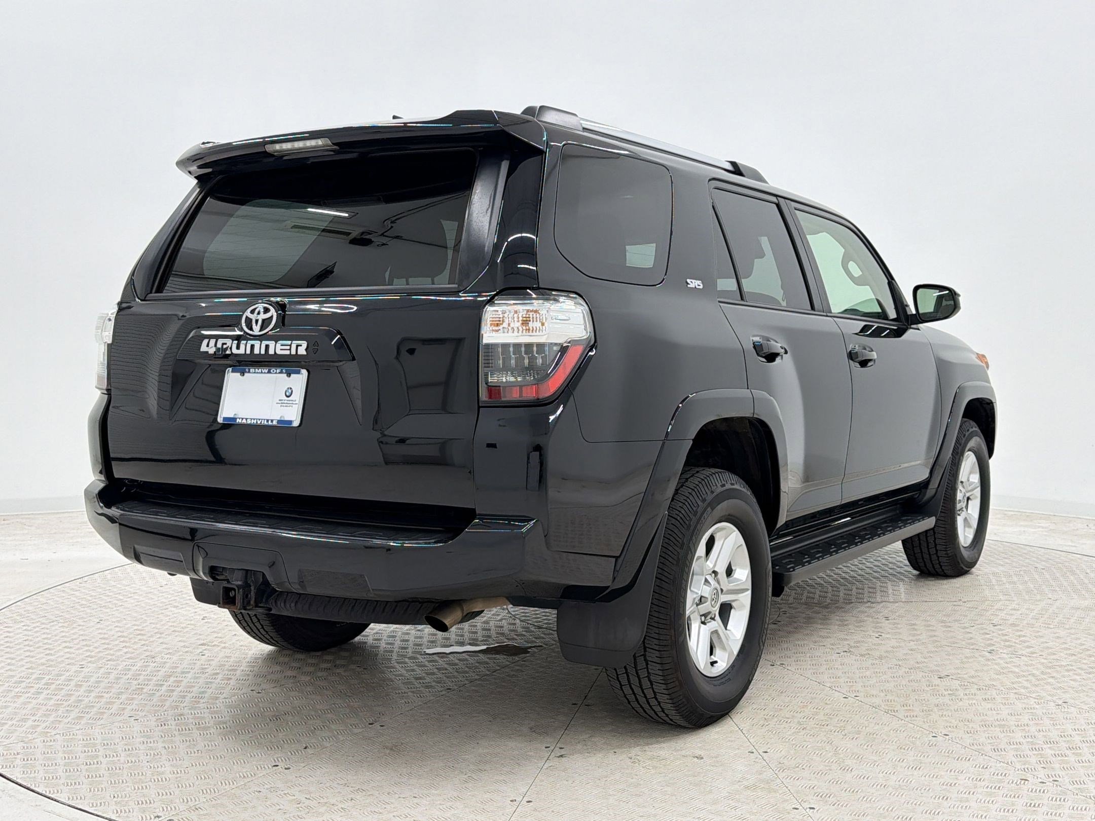 Used 2022 Toyota 4Runner SR5 AWD/4WD image 9