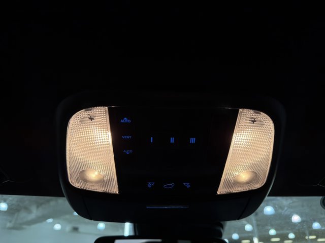 Used 2025 Dodge Durango GT image 35