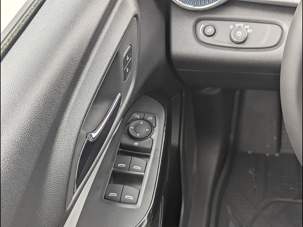 New 2026 Chevrolet Trax LT w/ LT Convenience Package FWD image 20