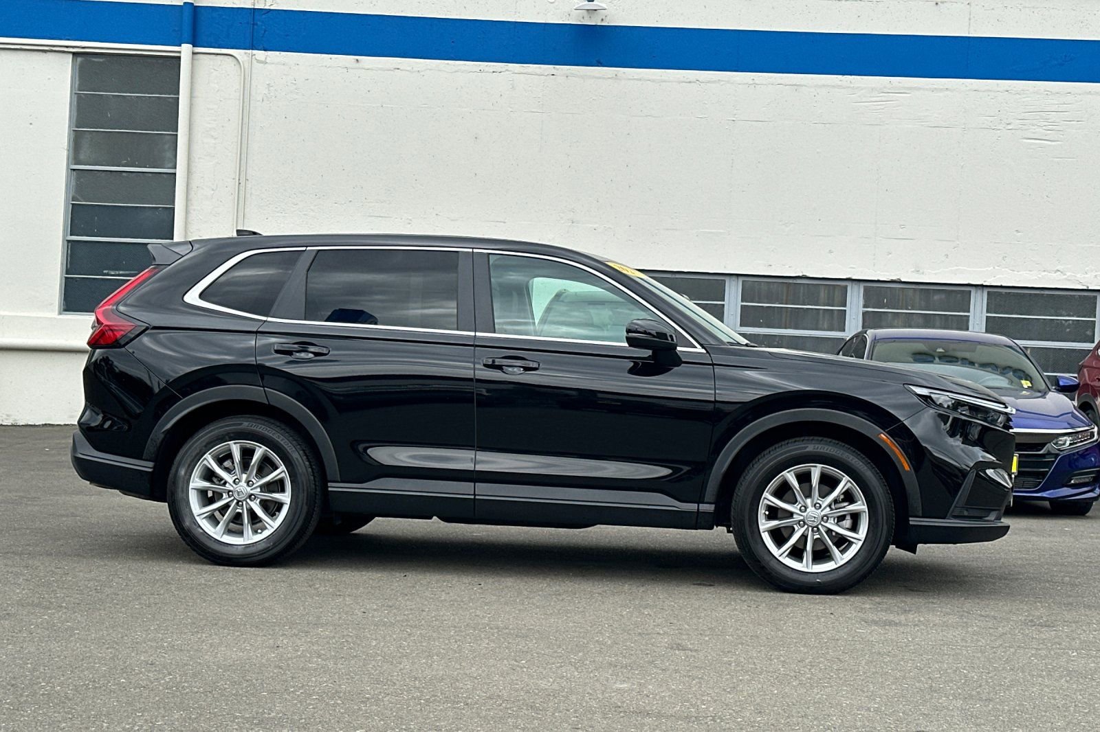 Used 2023 Honda CR-V EX-L image 3